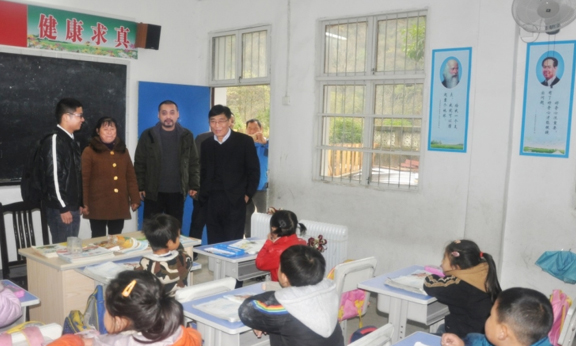 辉达娱乐赴石台县新联村开展“普法宣传·温暖校园”活动